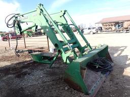 John Deere 840 Loader