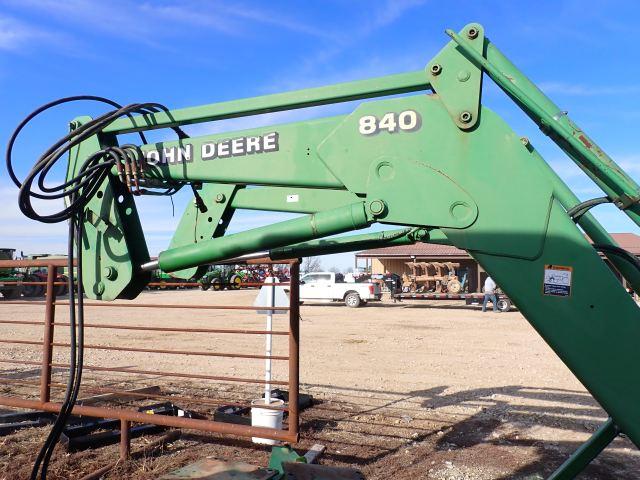 John Deere 840 Loader