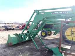 John Deere 840 Loader