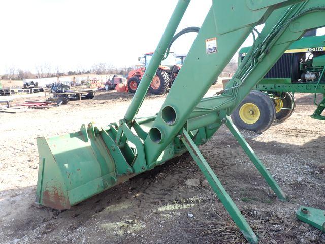 John Deere 840 Loader