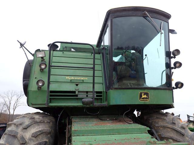 John Deere 6620 Combine