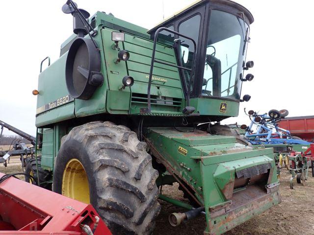 John Deere 6620 Combine