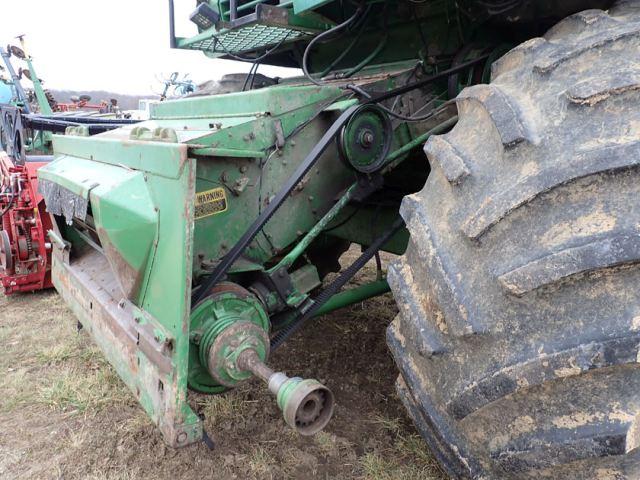 John Deere 6620 Combine