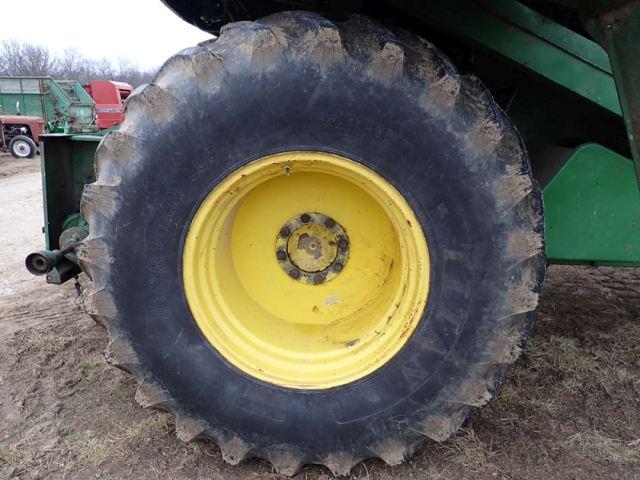 John Deere 6620 Combine