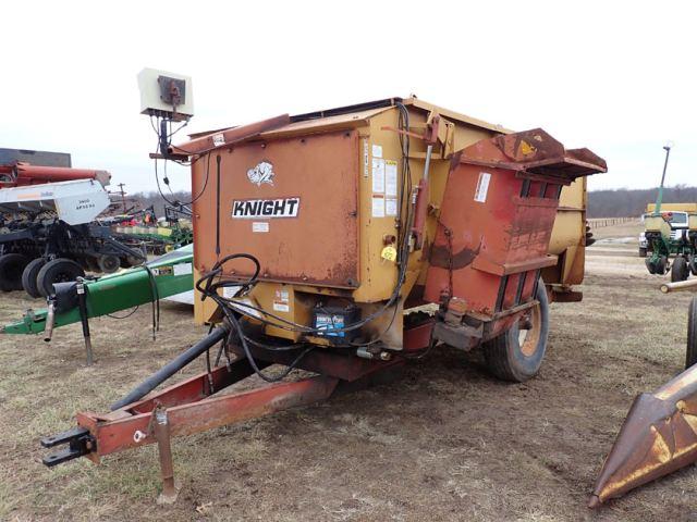 Knight 3300 Bale Grinder