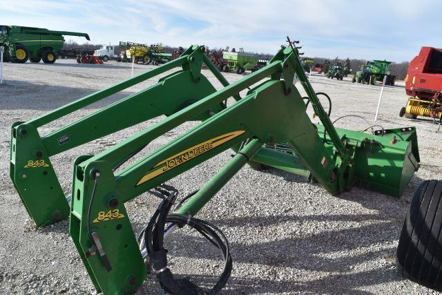 John Deere 843 Loader