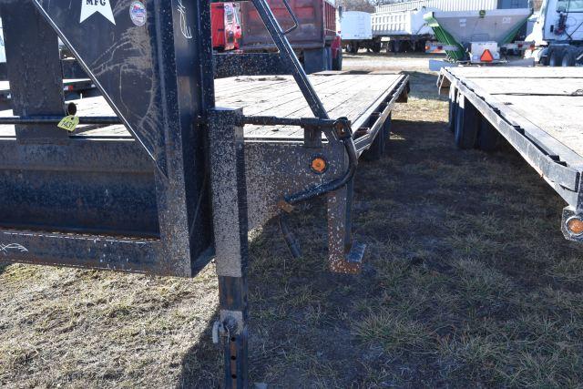 2009 Lonestar Gooseneck Flatbed Trailer