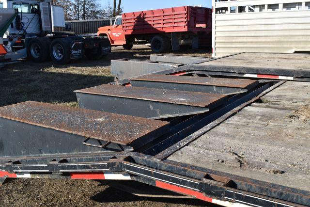 2009 Lonestar Gooseneck Flatbed Trailer