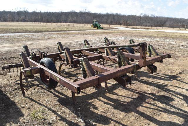 John Deere1600 Chisel Plow