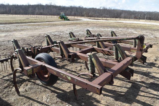 John Deere1600 Chisel Plow