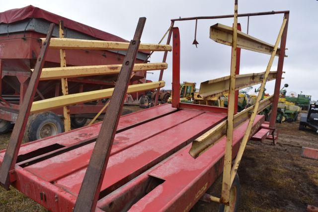 New Holland 1002 Bale Wagon