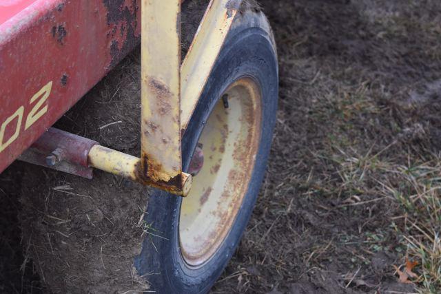 New Holland 1002 Bale Wagon