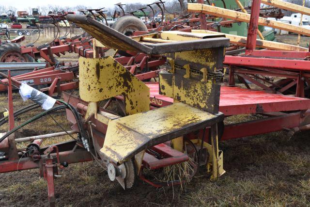 New Holland 1002 Bale Wagon