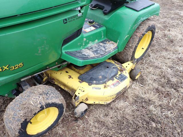 John Deere GX325 Lawnmower, 2003