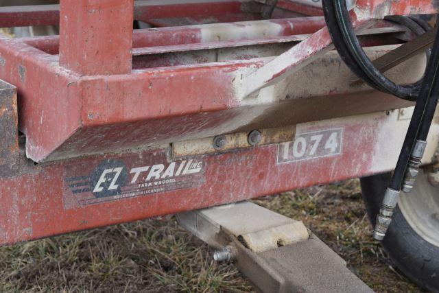 E-Z Trail Gravity Flow Wagon
