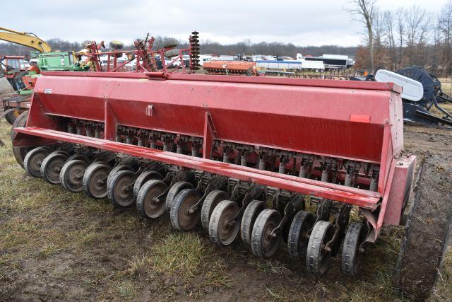 International 5100 Grain Drill