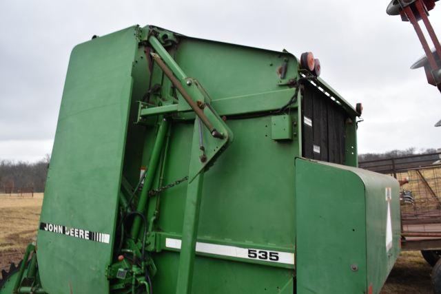 John Deere 535 Baler