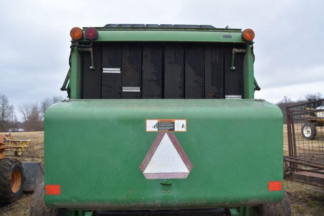 John Deere 535 Baler