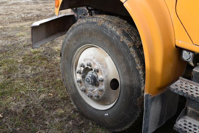 2000 IHC Grain Truck