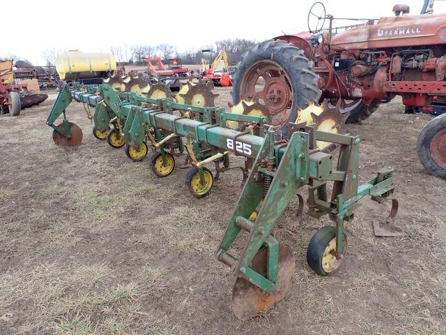 John Deere 825 Row Cultivator