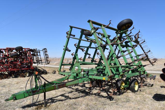 John Deere 980 Field Cultivator