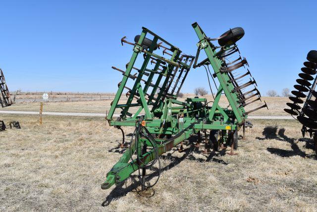 John Deere 980 Field Cultivator