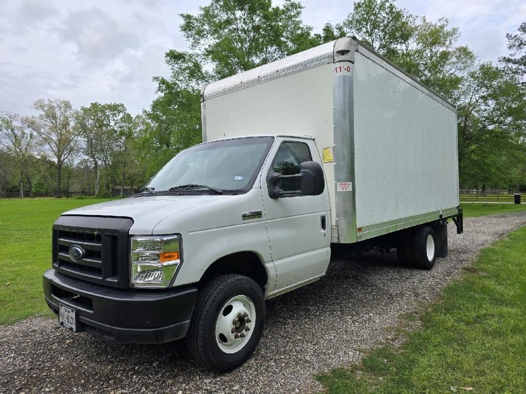 2019 Ford F450 cutaway cube box van