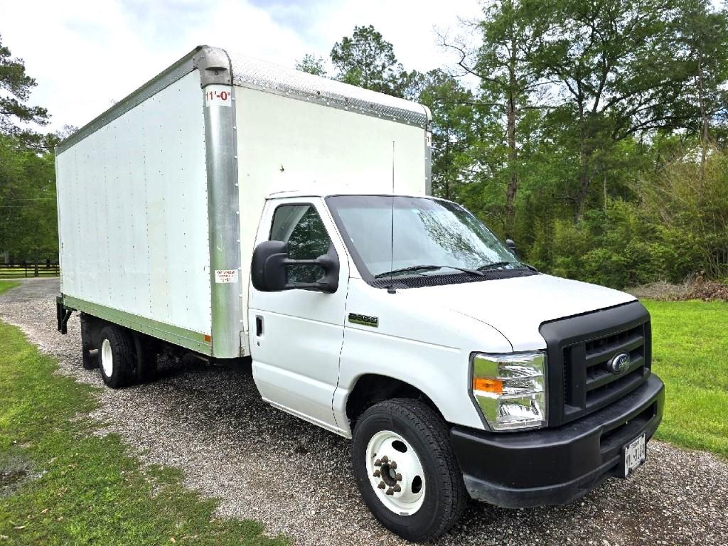 2019 Ford F450 cutaway cube box van