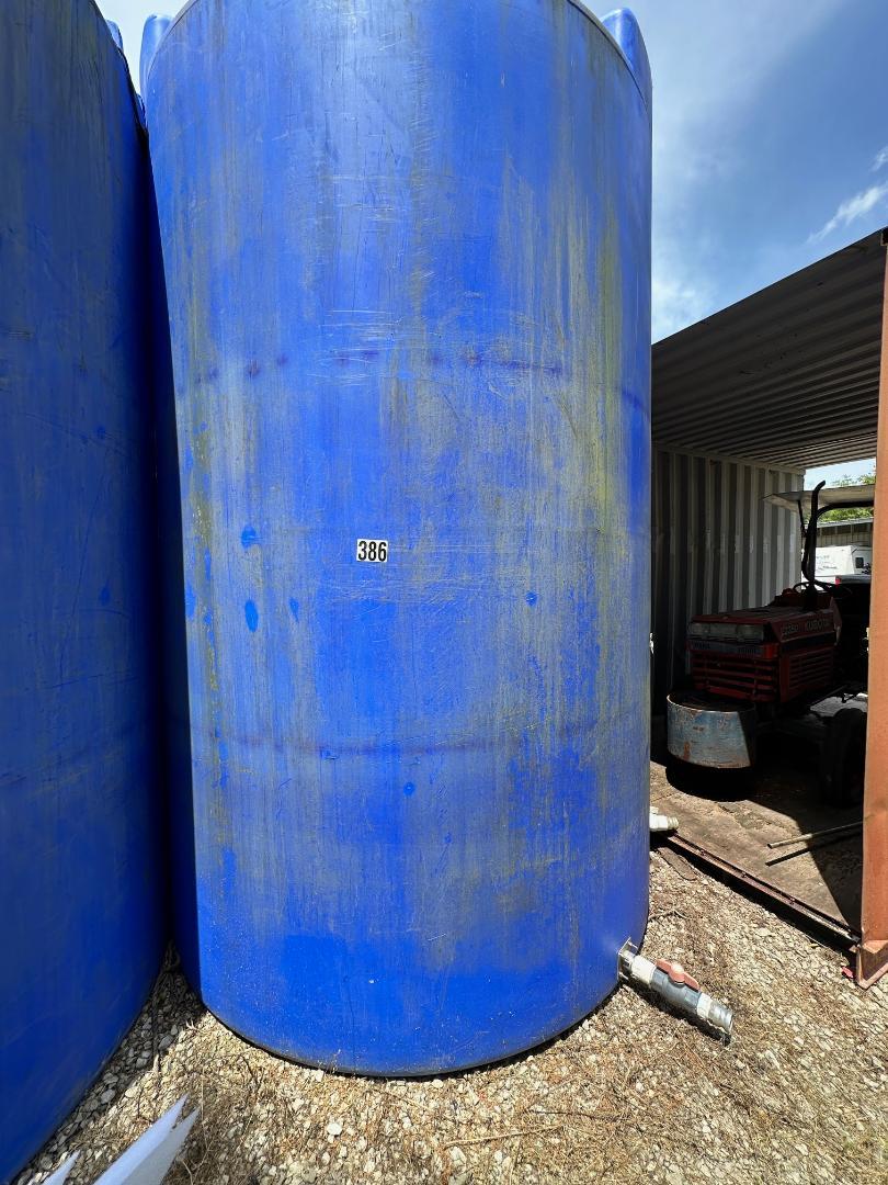 4,000-gallon industrial plastic water tank