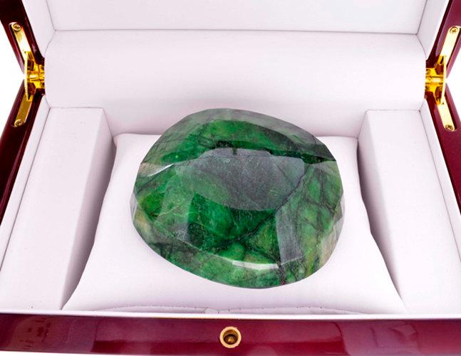 APP: 9.5k 1352.12CT Oval Cut Green Beryl Emerald Gemstone