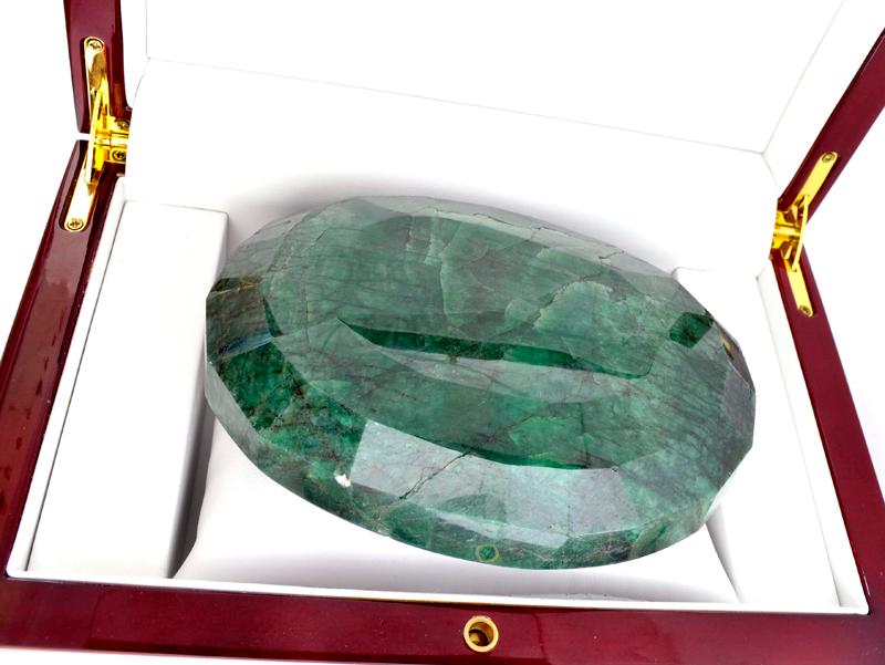 APP: 19.7k 3935.00CT Oval Cut Green Beryl Emerald Gemstone