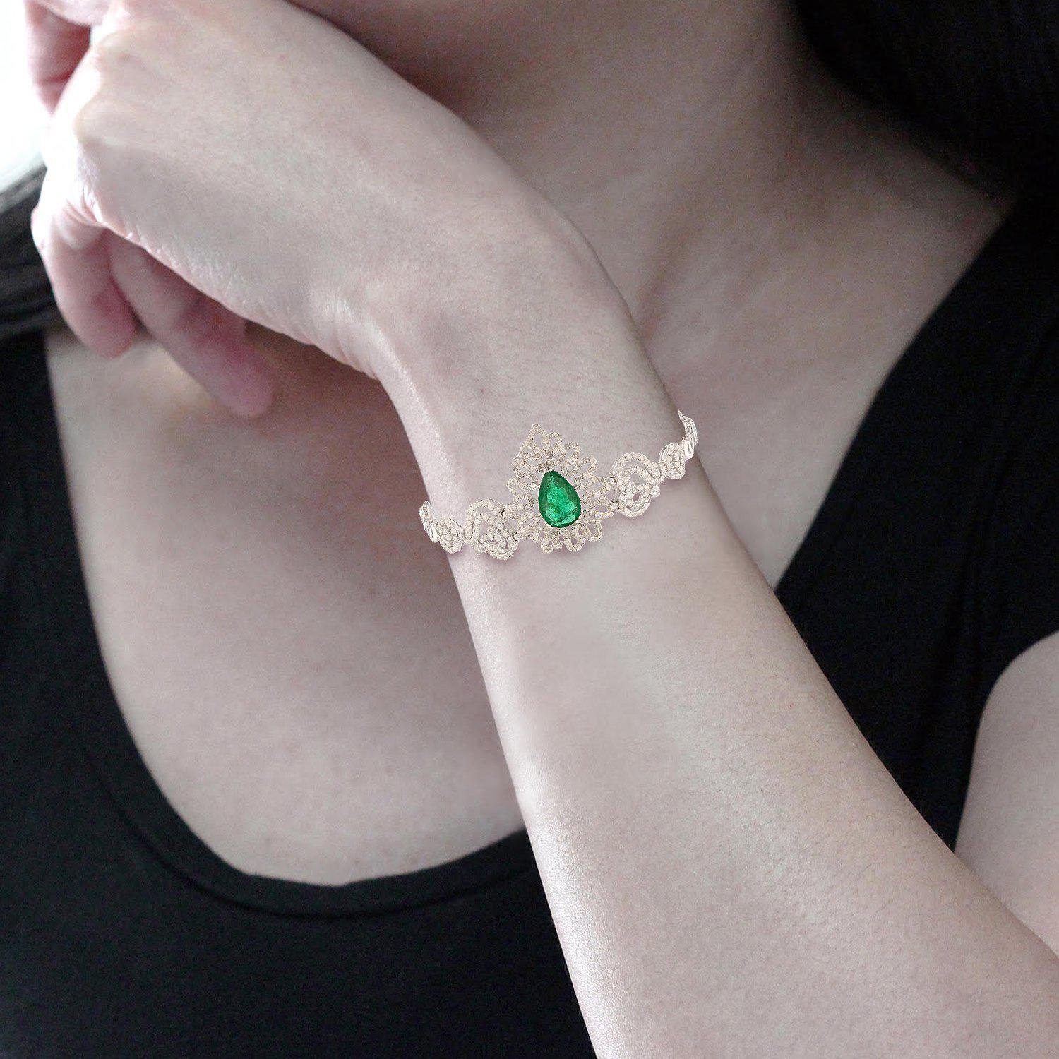 APP: 22.5k 2.75ct Emerald and 3.19ctw Diamond 14KT.White Gold Bracelet (Vault_R10_22313)