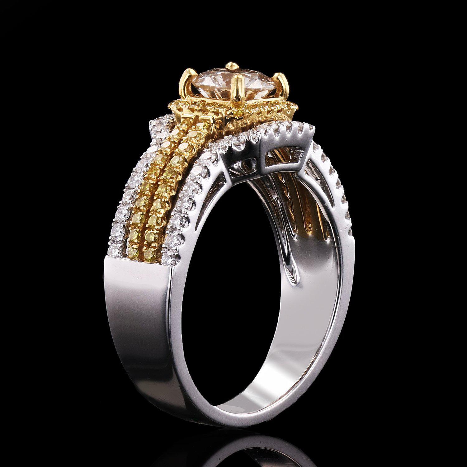 APP: 13.6k *0.82ct SI1 CLARITY CENTER Diamond  22K Yellow Gold and 18K White Gold Ring (1.61ctw Diam