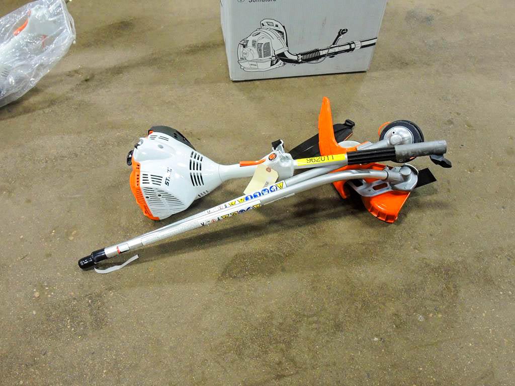 New Stihl KM56RC Gas Powered Power-unit w/two attaching heads