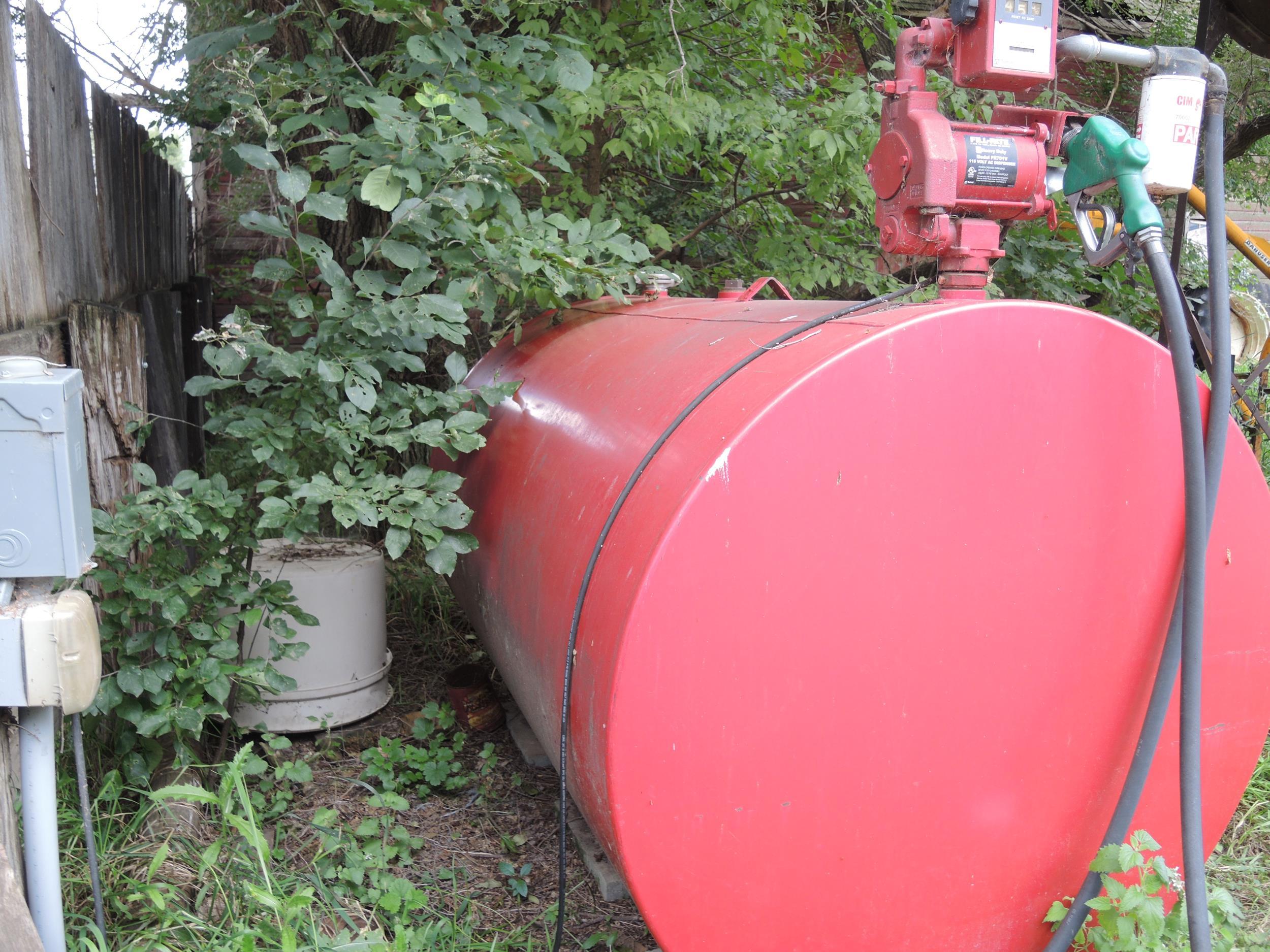 2008 Red 560 Gallon Fuel Tank