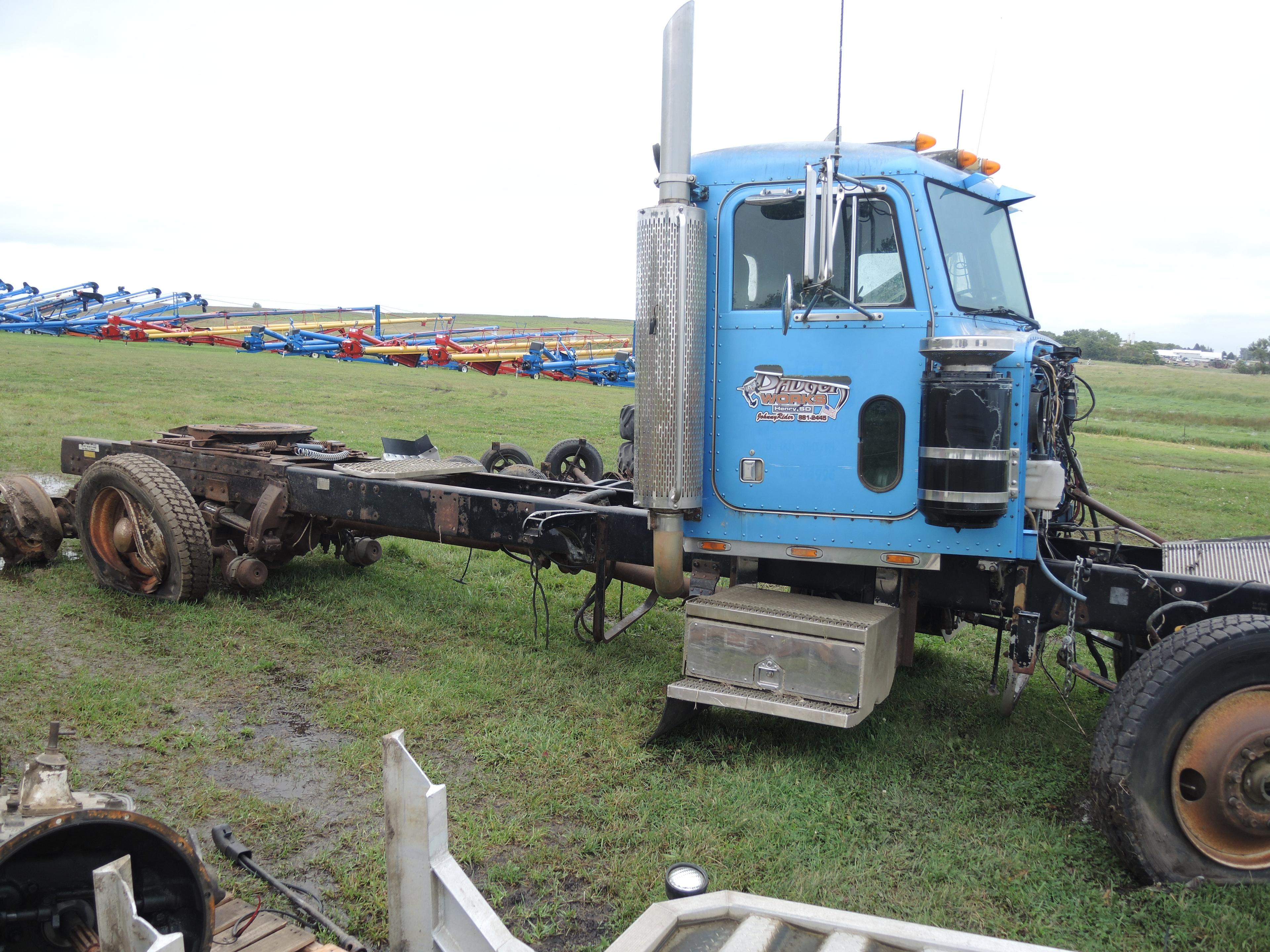 1992 Peterbilt Truck - Salvage