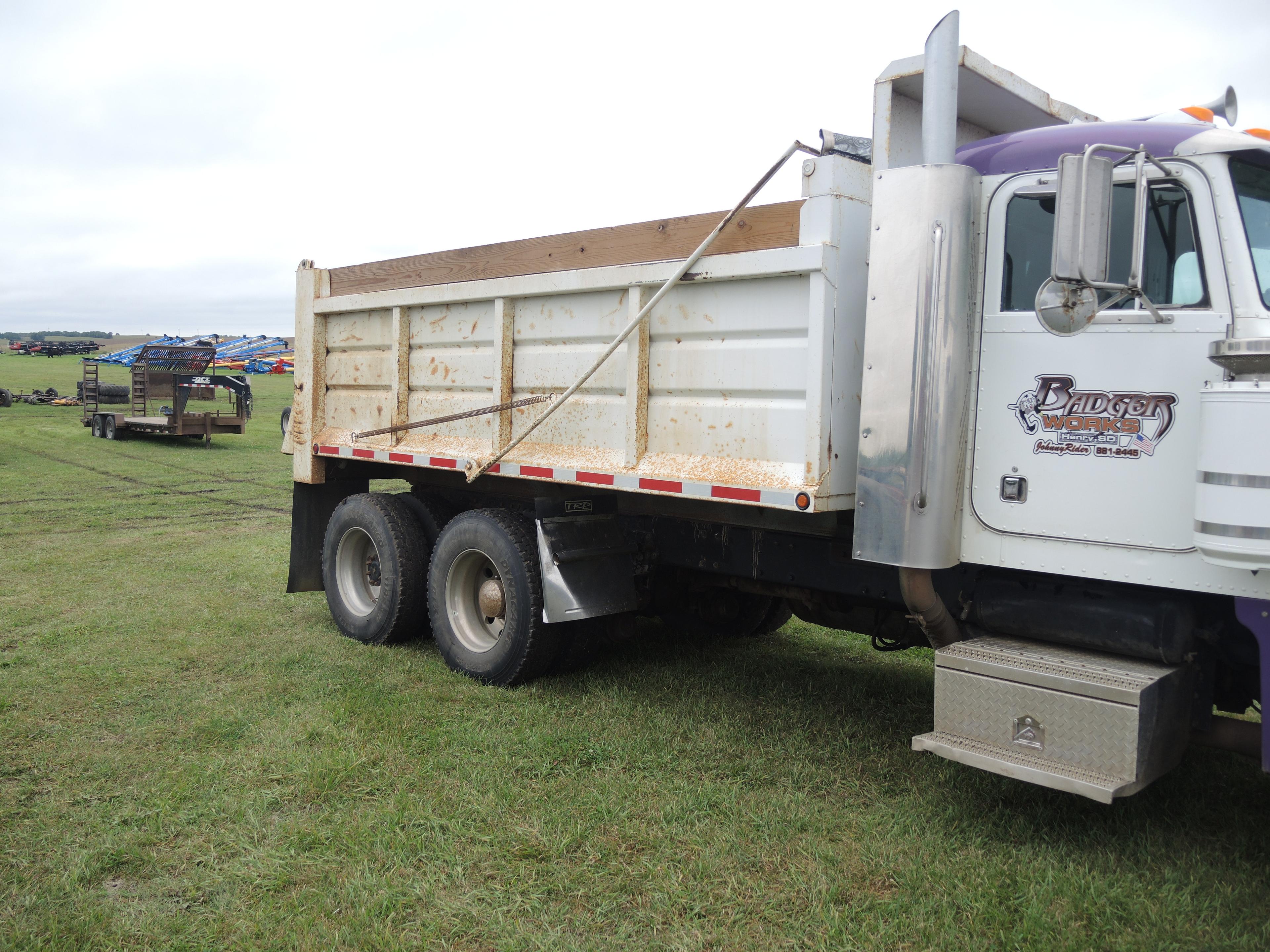 2000 Peterbilt 379 Dump Truck