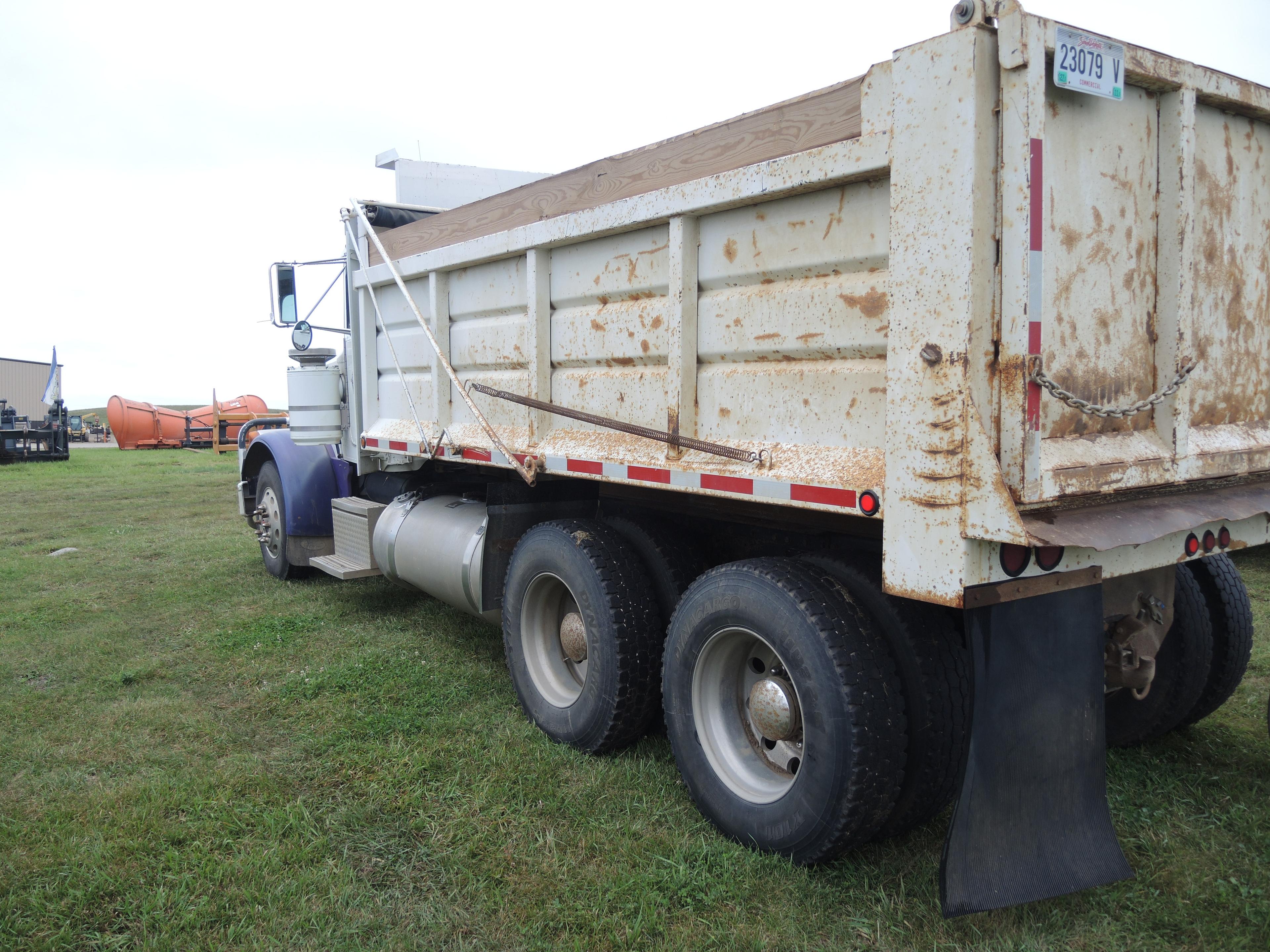 2000 Peterbilt 379 Dump Truck