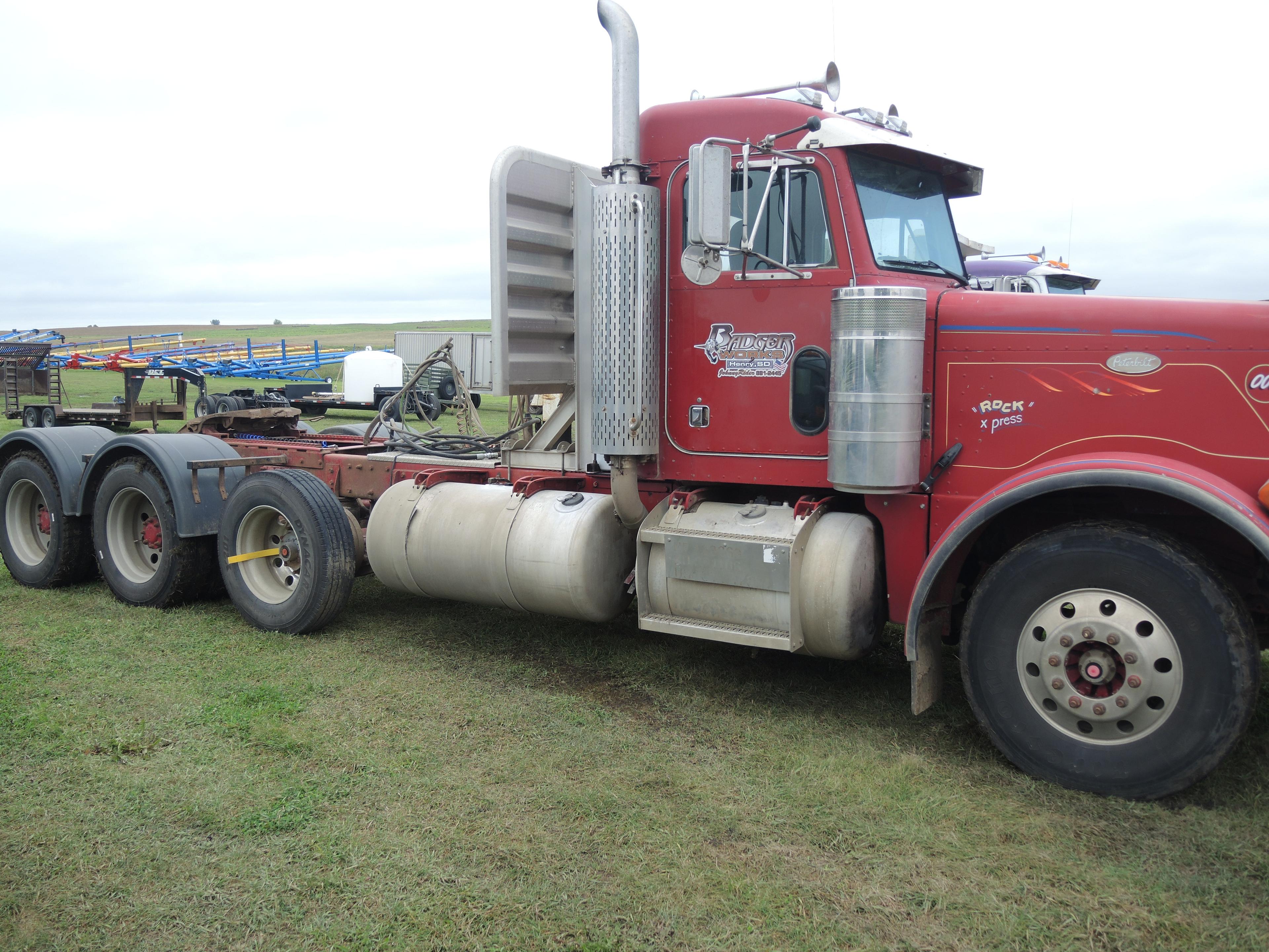 2000 Peterbilt 379 Day Cab