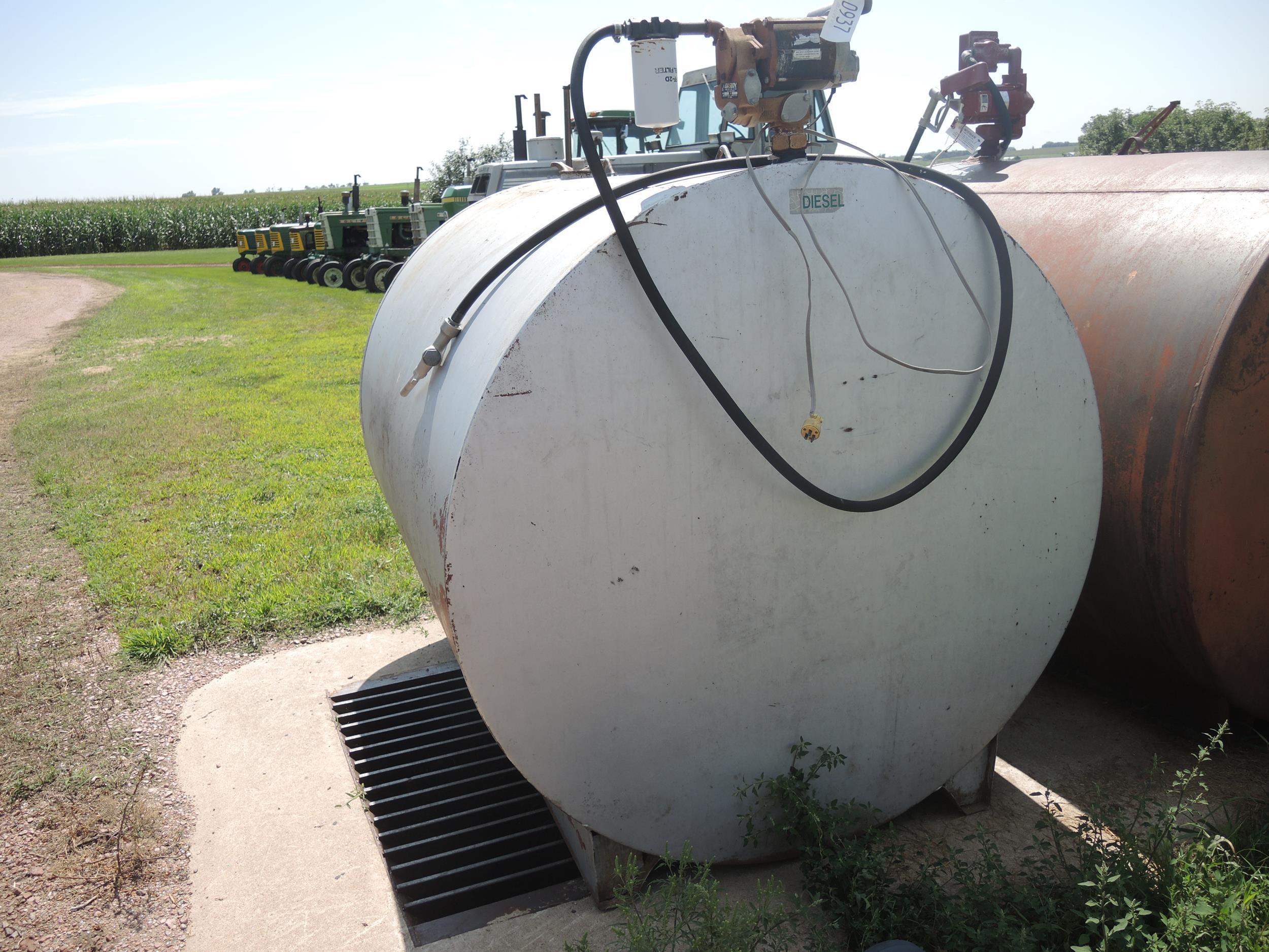 1000 Gal Fuel Tank w/Electric Pump