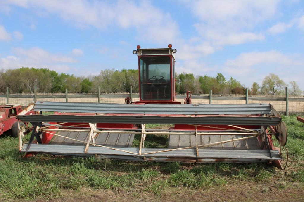 IHC 4000 SP Swather #C003381