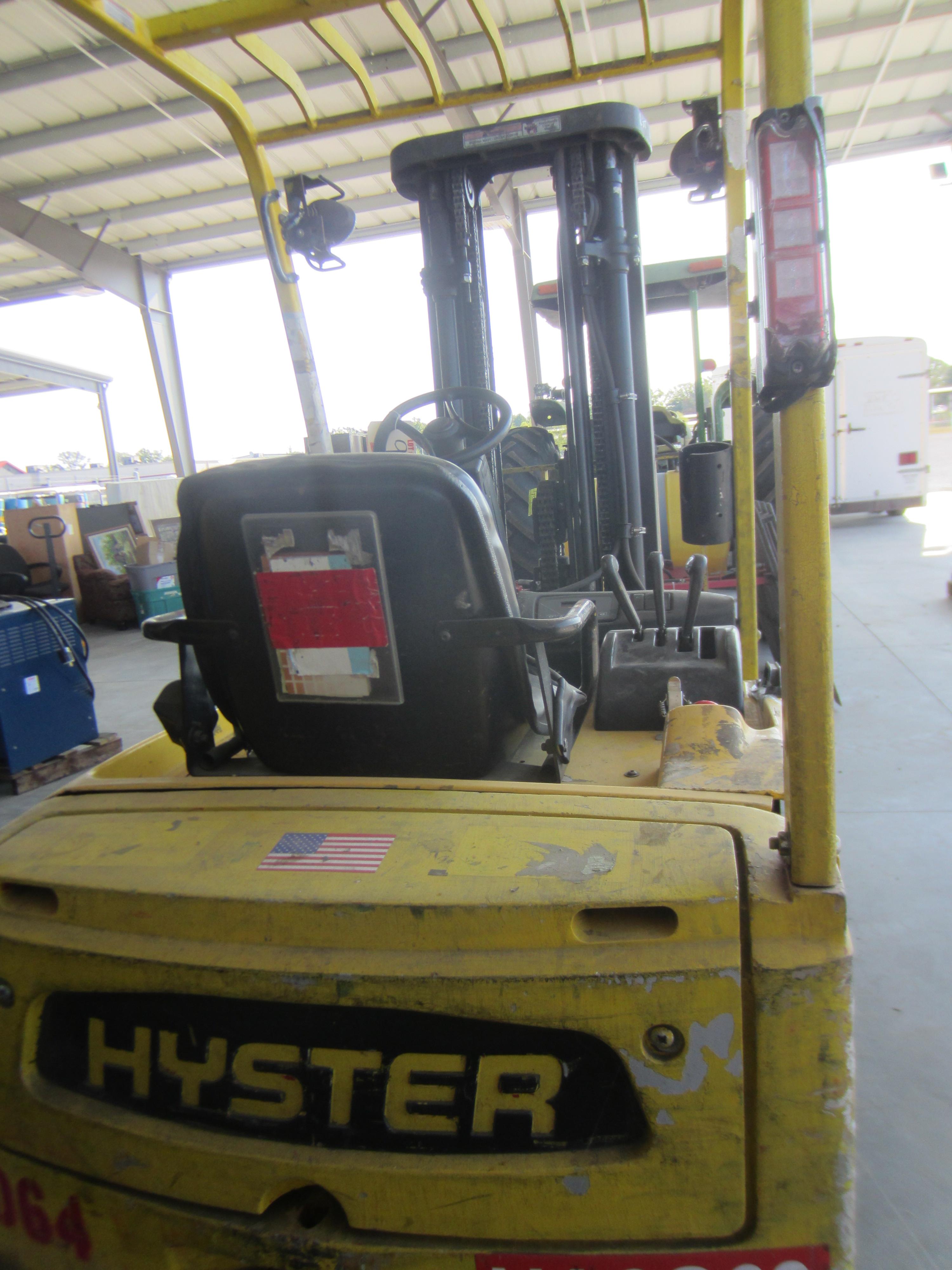 HYSTER FORKLIFT Model-J35ZT  Serial#- J160N04266F  Hours- 11677