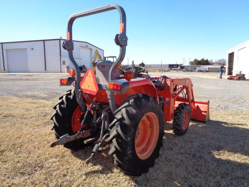 Kubota L3130 with loader SN 34802