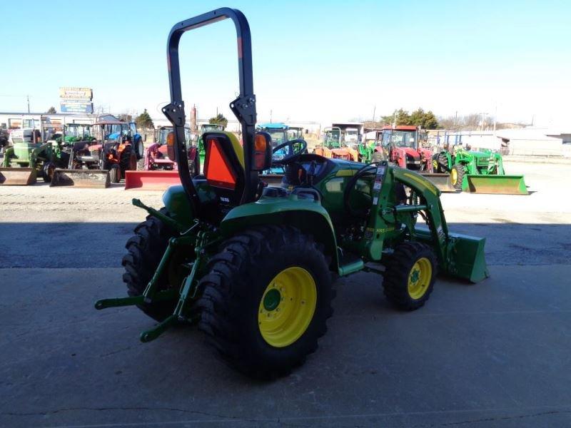 John  Deere 3033R with loader SN 1LV3033RHFF213136