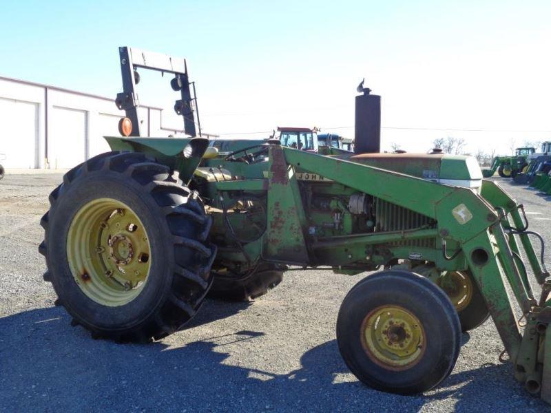 John Deere 2640 with loader SN 270670