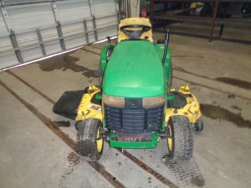 John Deere GT245 SN B070281