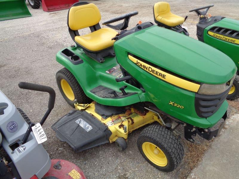 John Deere X320 SN M0X320A011563