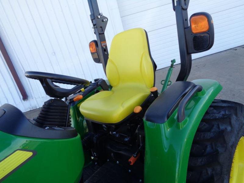 John  Deere 3033R with loader SN 1LV3033RHFF213136