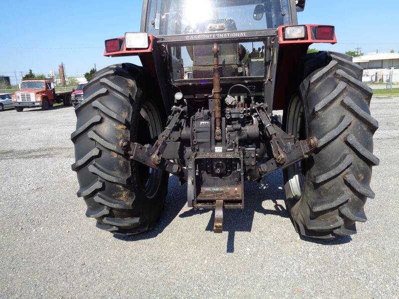 Case IH 5240 with loader SN JJF1020778