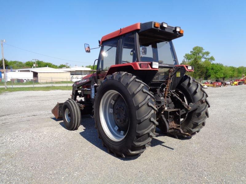 Case IH 5240 with loader SN JJF1020778